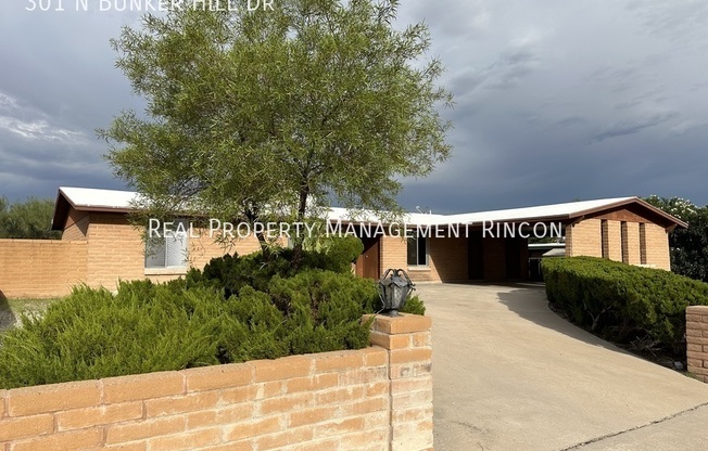 301 N BUNKER HL DR