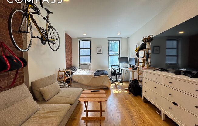 344 W 17 ST