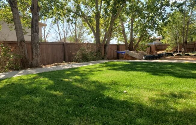 Pet-Friendly Three Bedroom Duplex in Hildale with HUGE yard.