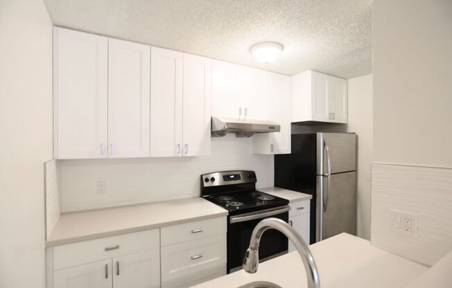 2 beds, 1 bath, $3,195