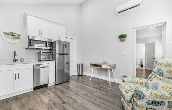 1 bed, 1 bath, 550 sqft, $1,890, Unit 1630 B