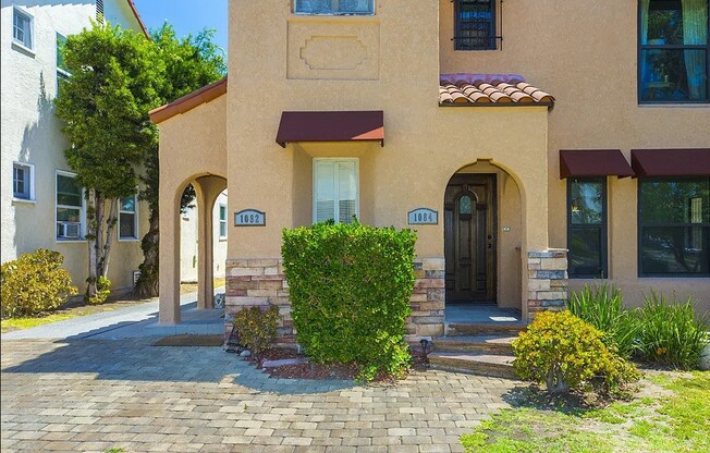 1082 S REDONDO BLVD