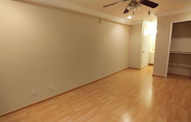 2 beds, 2 baths, 910 sqft, $2,595, Unit 412