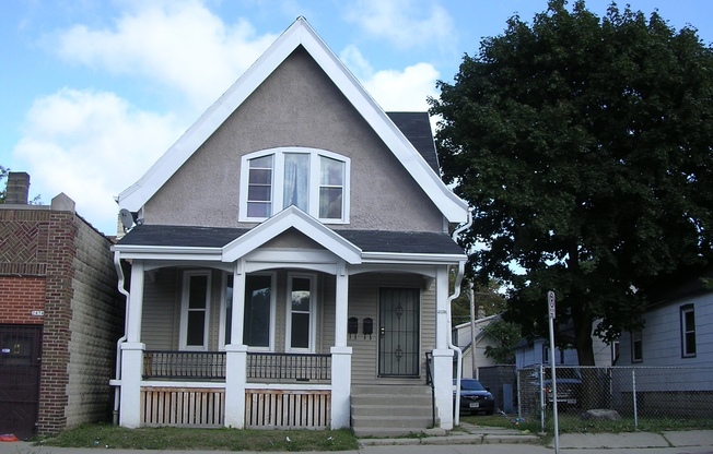 2470-70A N. Holton St.