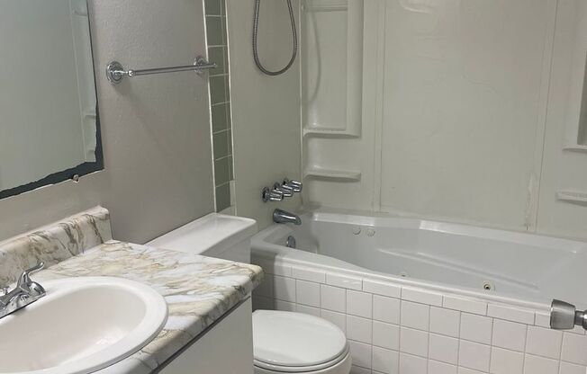 2 beds, 1 bath, $1,400, Unit 102C