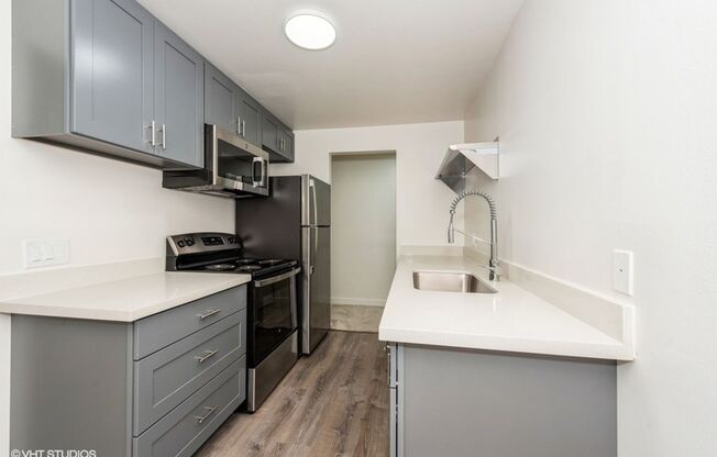 2 beds, 1 bath, 760 sqft, $1,995, Unit 105