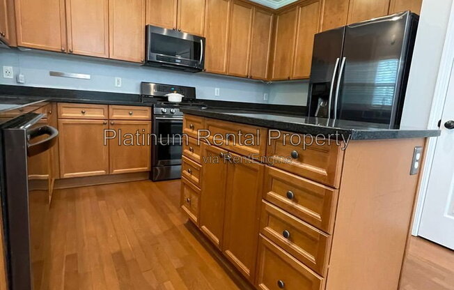 3 beds, 2.5 baths, 2,069 sqft, $2,095, Unit 10