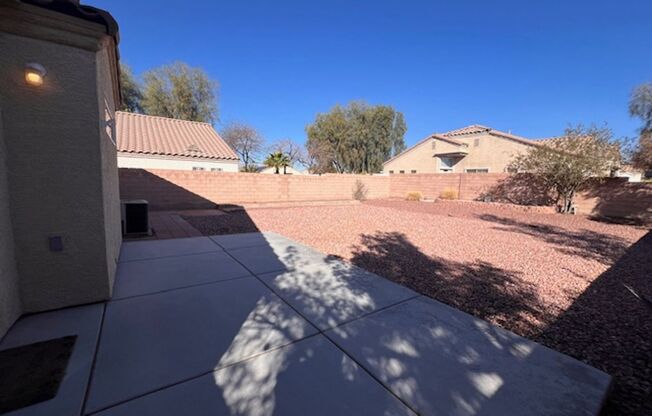 3bed/2bath single story house with spacious backyard
