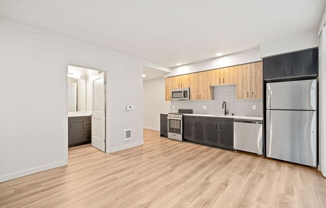 2 beds, 1 bath, 660 sqft, $2,200, Unit 208