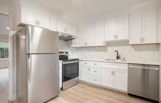 2 beds, 1.5 baths, $2,600, Unit 1117 Park Ave #D - LU