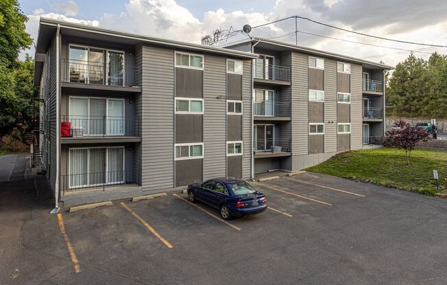 2 beds, 1 bath, 825 sqft, $1,085, Unit 18