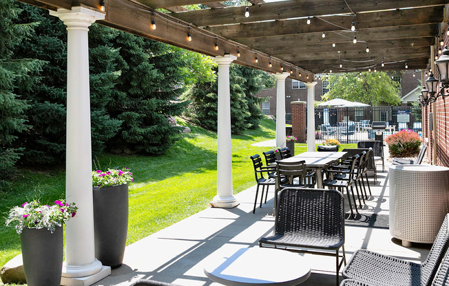 Outdoor Lounge Area at The Landings in Bellevue, NE