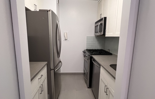 1 bed, 1 bath, $5,095, Unit 21C