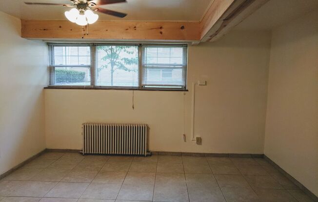 3 beds, 2 baths, $2,325, Unit 114B