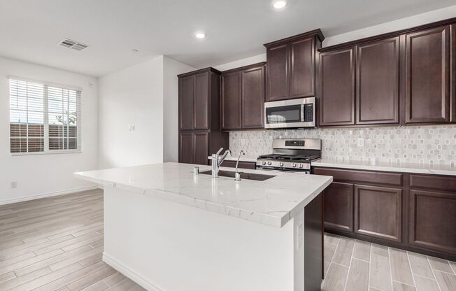 3 beds, 3 baths, $2,095