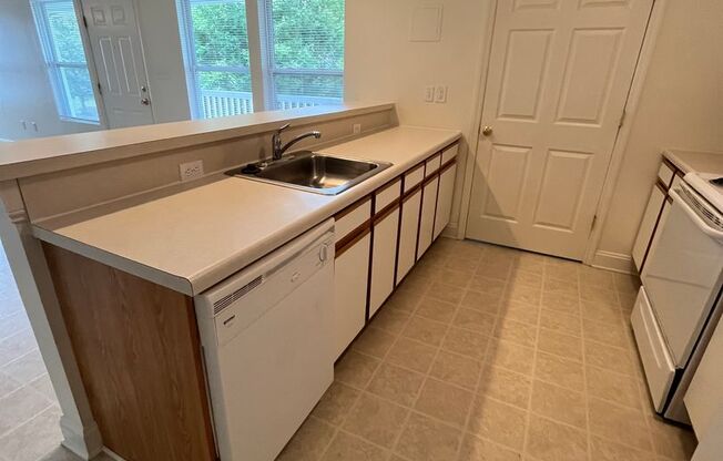 1907-A/B Tabor Village Dr.