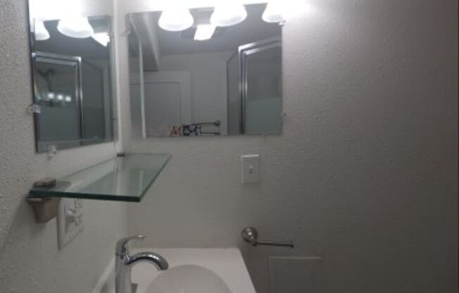 Studio, 1 bath, 725 sqft, $695, Unit 3