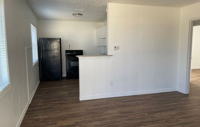 2 beds, 1 bath, 750 sqft, $595