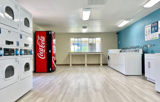 2 beds, 1 bath, 700 sqft, $2,128, Unit 545-1001