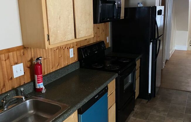 2 beds, 1 bath, 900 sqft, $1,495