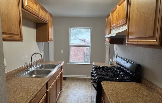 2 beds, 1 bath, $895