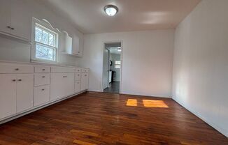 2 beds, 1 bath, $895