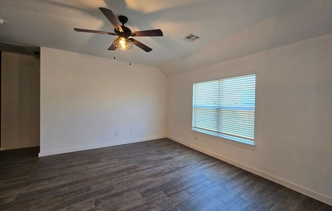 4/2/2 in Legend Point / Fridge / Washer & Dryer /  Neighborhood Pool & Playground / CISD