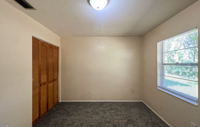 2 beds, 1 bath, $1,050, Unit 15