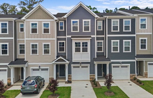 Gorgeous New Construction! Updated Kitchen, SS Appliances, Open Floorplan, Garage, Pet Friendly!