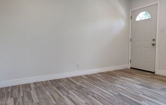 1 bed, 1 bath, 700 sqft, $2,500, Unit 4