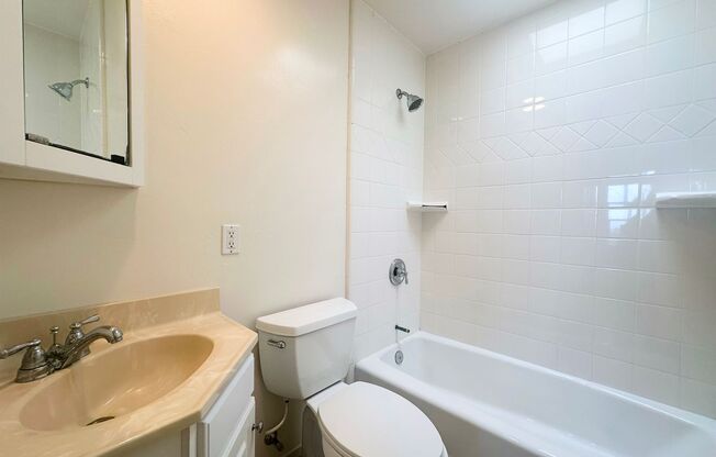 3 beds, 2 baths, $4,195, Unit 4652 Niagara Ave