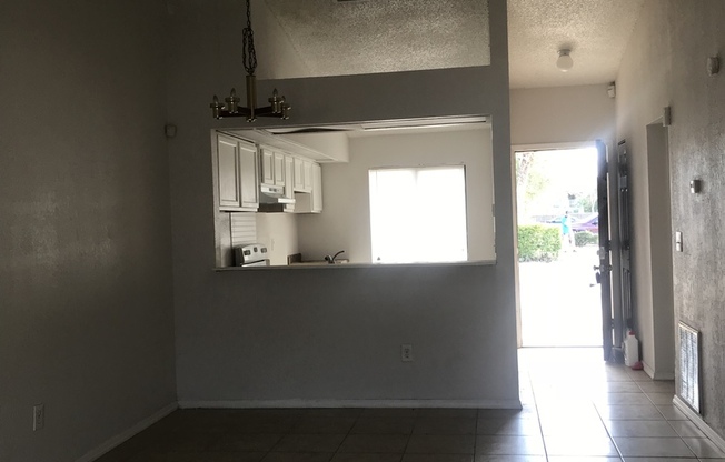 IMMEDIATE  MOVE IN!!!!!Cute 2 Bed / 2 Bath Unit in Pine Hills For Rent