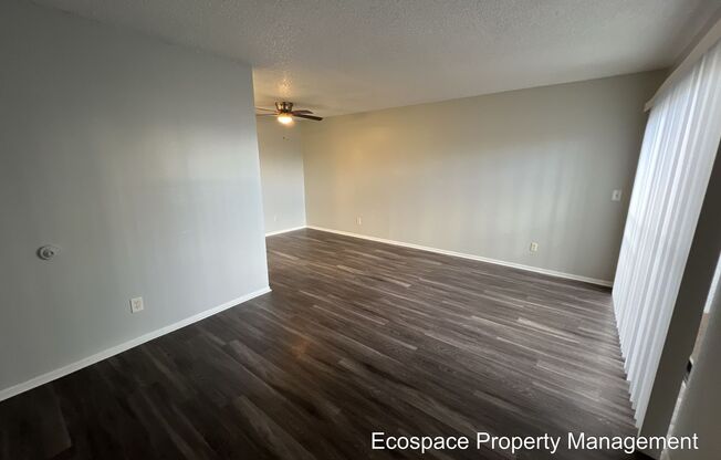 2 Bedroom 1 Bathroom Garden Level Apartment in Aurora