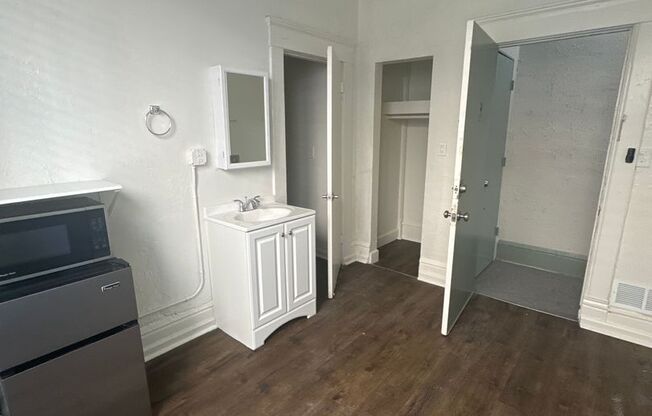 Studio, 1 bath, 115 sqft, $1,550, Unit #03