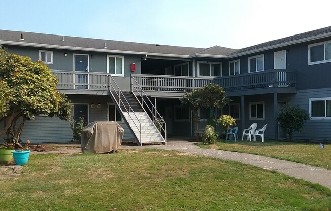 2 beds, 1 bath, 900 sqft, $1,350, Unit 1950-04