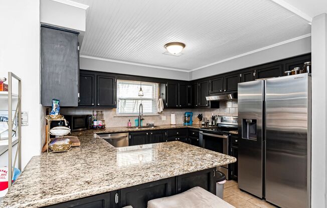 3 Bedroom House with Fenced Yard & Double Garage