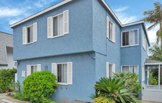 Fantastic one bedroom apartment just a block to the beach!