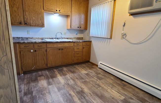 1 bed, 1 bath, 605 sqft, $1,040, Unit 699-201