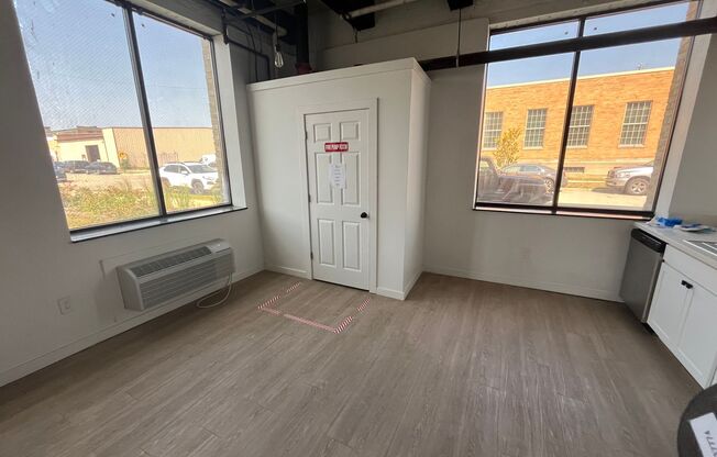 Studio, 1 bath, 327 sqft, $895, Unit 101