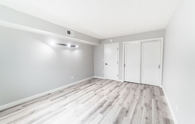 2 beds, 1 bath, 917 sqft, $1,695, Unit 403