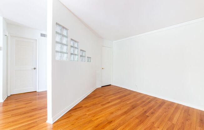 1 bed, 2 baths, $2,695