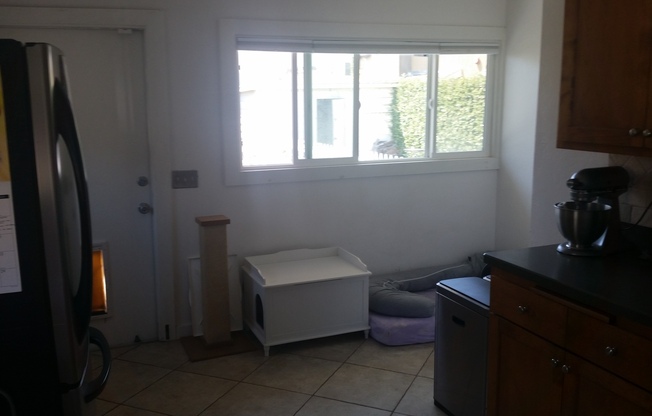 2 beds, 1 bath, $3,200