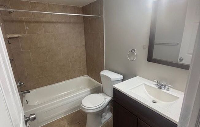 1 bed, 1 bath, 650 sqft, $1,050, Unit 27-104