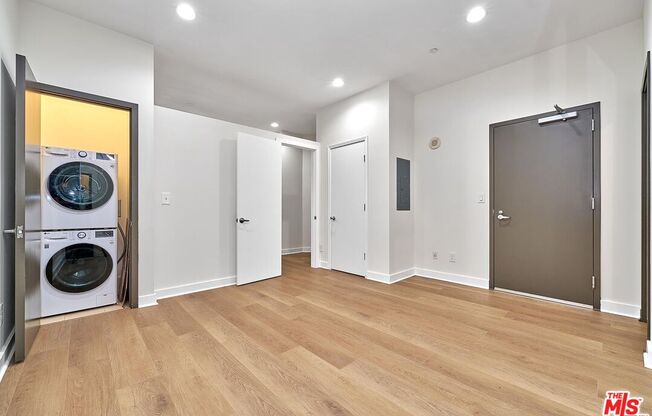 2 beds, 2 baths, 1,010 sqft, $3,050, Unit 404