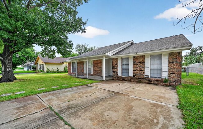 Quaint Home in Peaceful Carrollton Neighborhood!