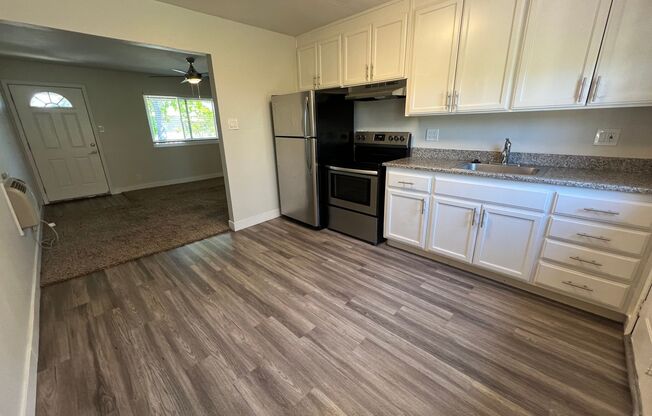 2 beds, 1 bath, 800 sqft, $2,195, Unit 28