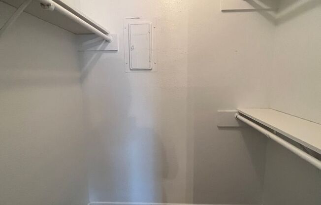 2 beds, 1 bath, 859 sqft, $1,050, Unit 01-003