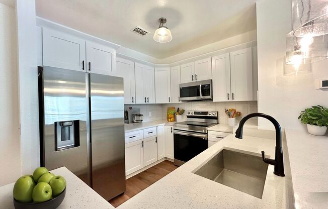 A hidden gem 1BDR/1BTH Condo unit in Orlando, Florida!