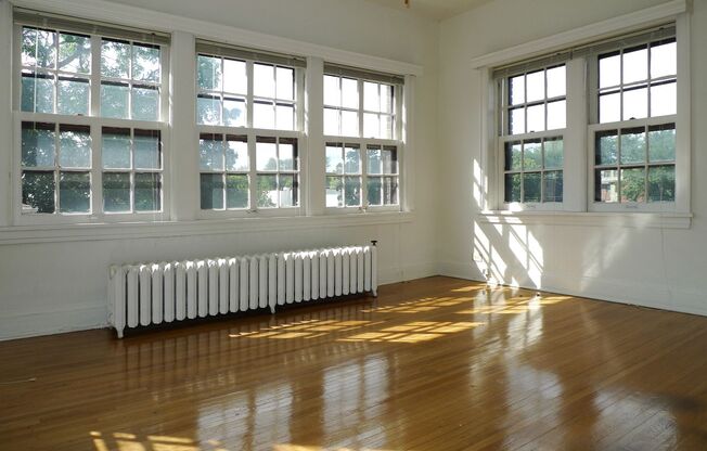 2 beds, 1 bath, 816 sqft, $1,300, Unit 24 - 316