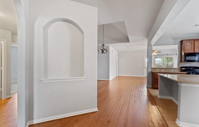 1205 Montell LN